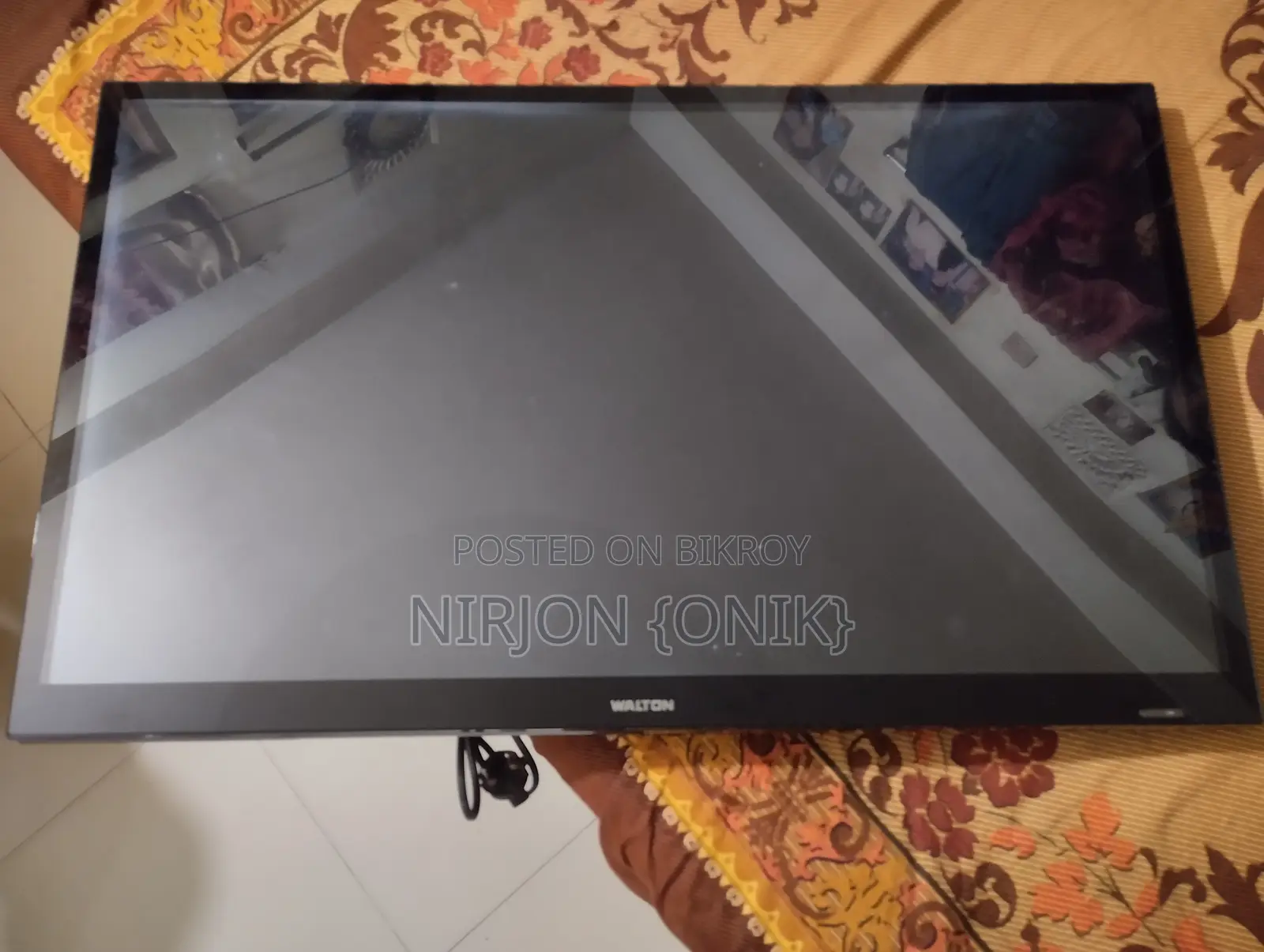 32-inch Walton Smart TV for Quick Sale