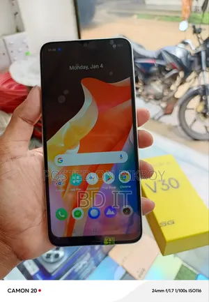 New Realme V30 128 GB Rose Gold