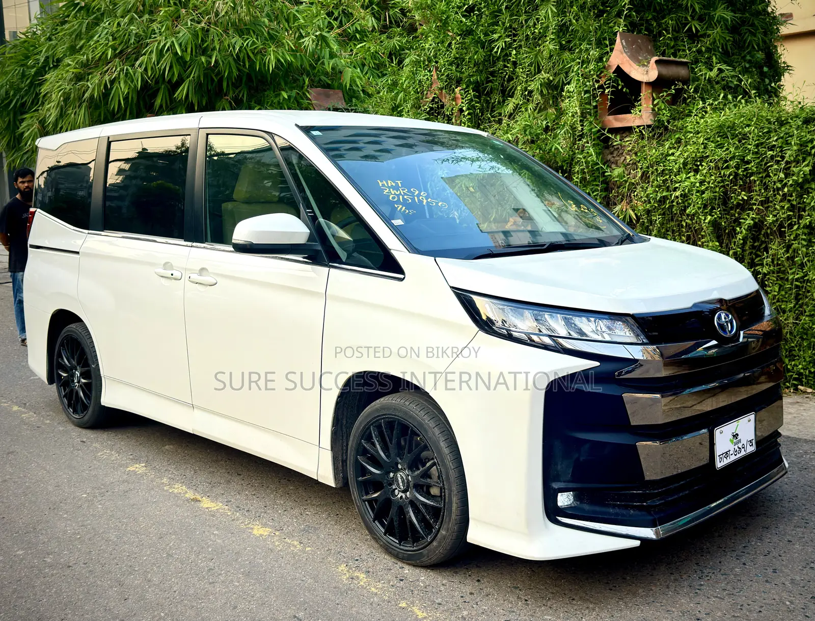 Toyota Noah 2023 Pearl