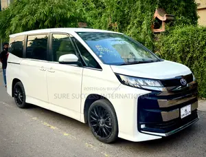 Toyota Noah 2023 Pearl