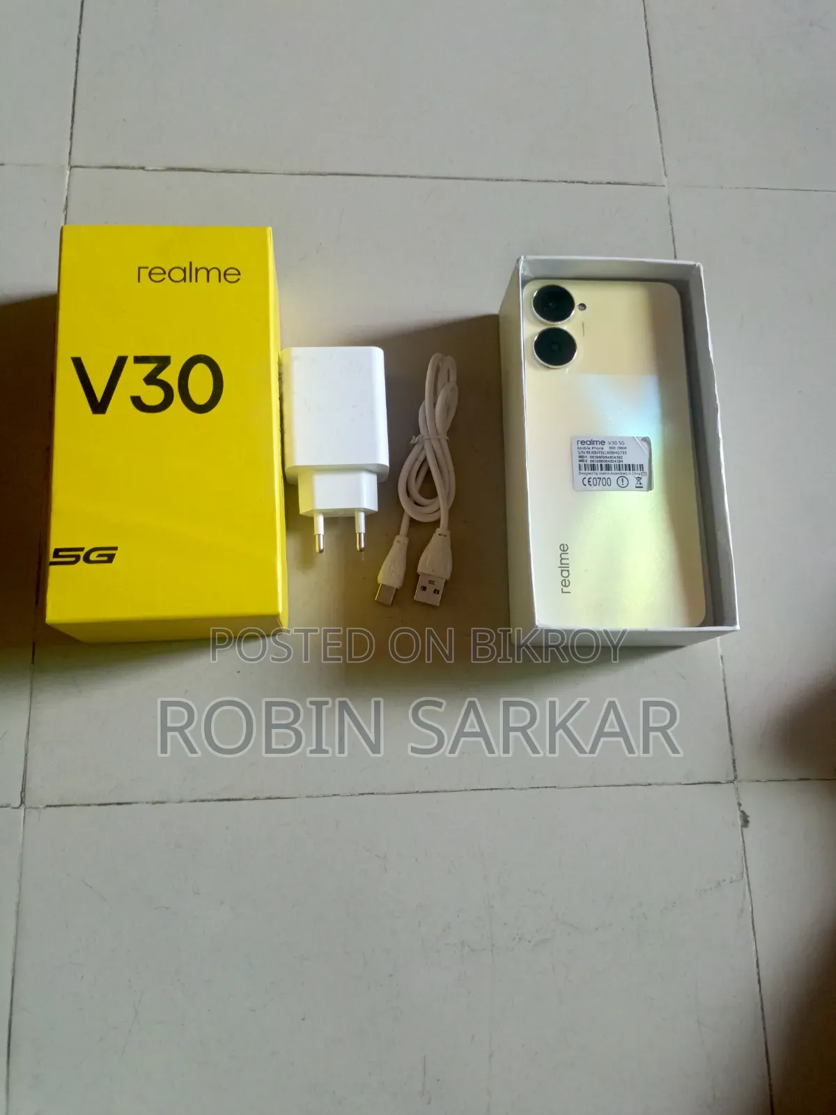 New Realme V30 128 GB Gold