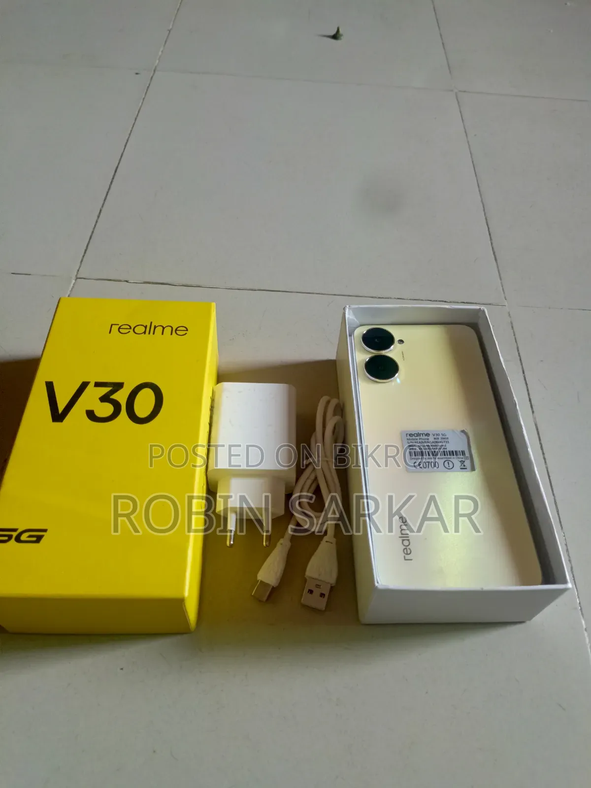 New Realme V30 128 GB Gold