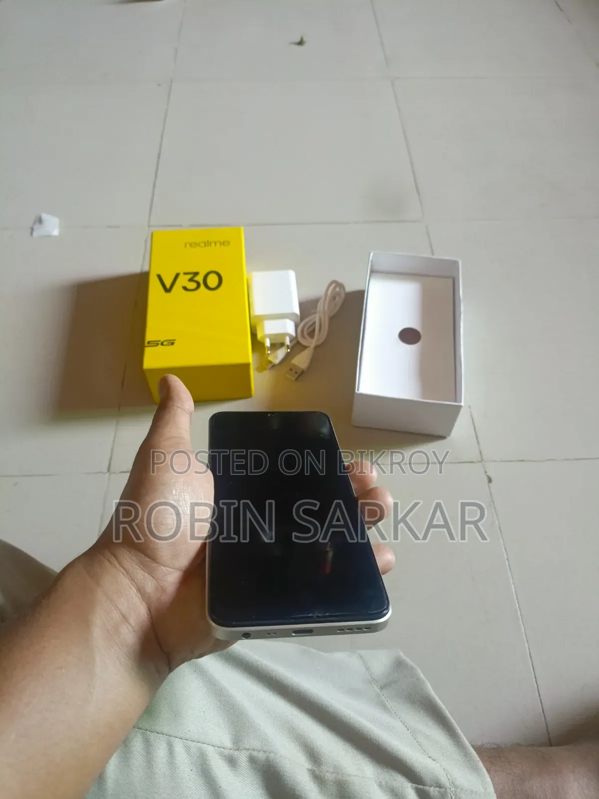 New Realme V30 128 GB Gold