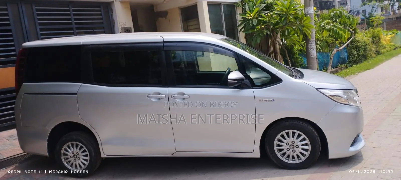 Toyota Noah 2.0 AWD (7 Seater) 2016 Silver