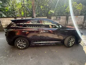 টয়োটা হ্যারিয়ার হাইব্রিড প্রিমিয়াম ২০১৪ মেরুন