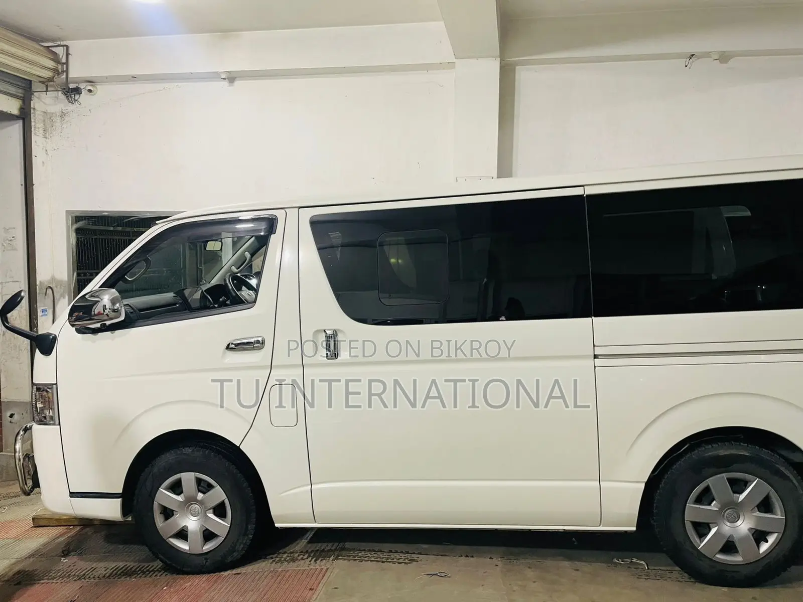 Toyota HiAce 2021 White