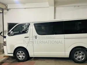 Toyota HiAce 2021 White