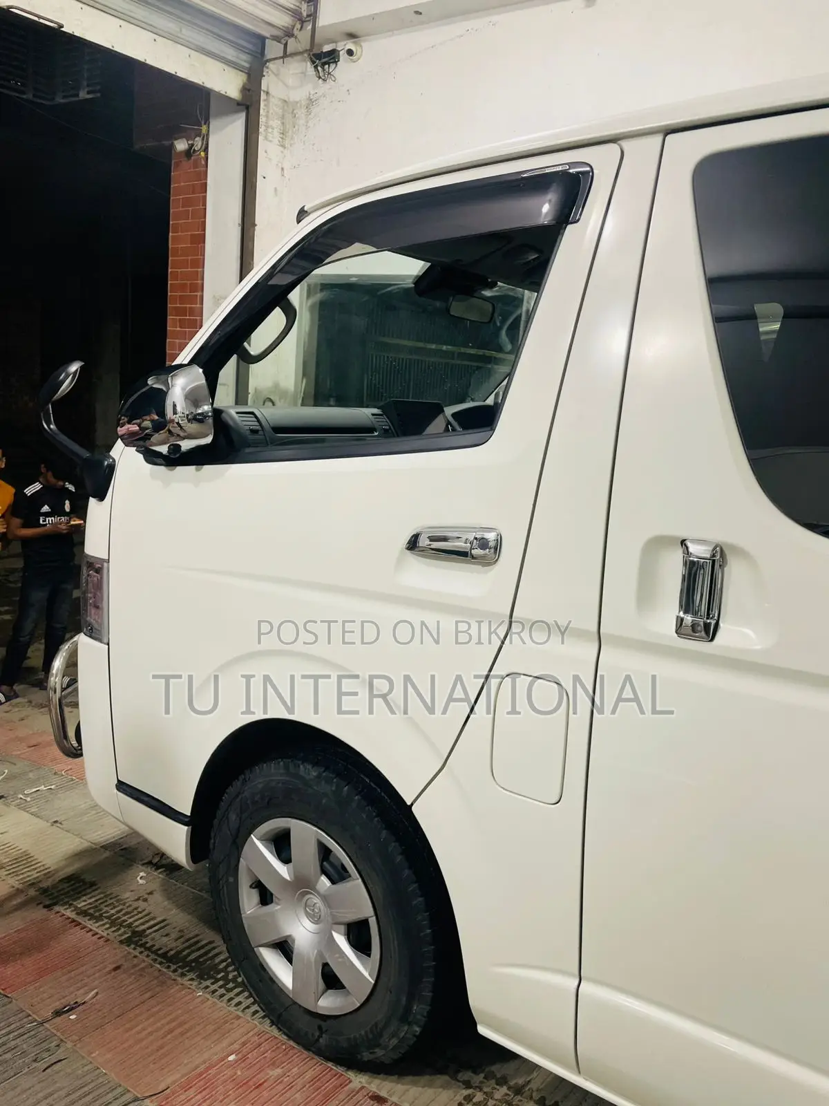 Toyota HiAce 2021 White
