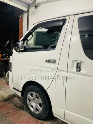 Toyota HiAce 2021 White