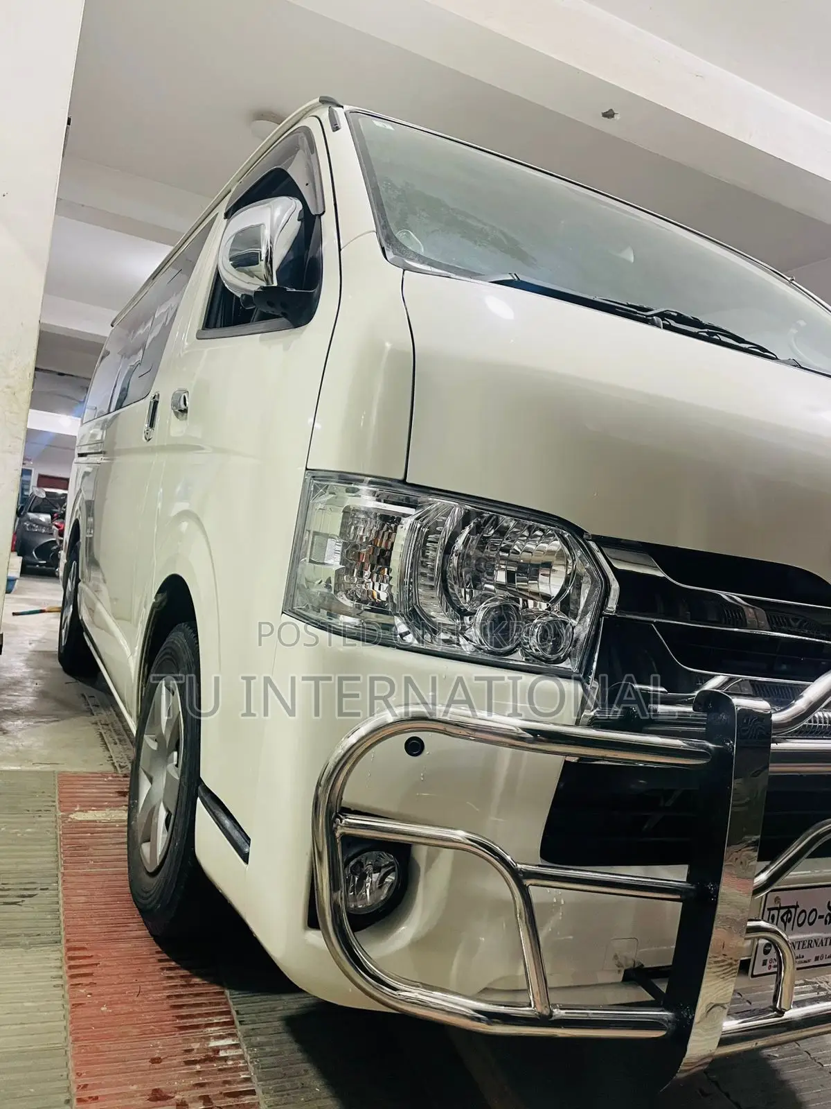 Toyota HiAce 2021 White