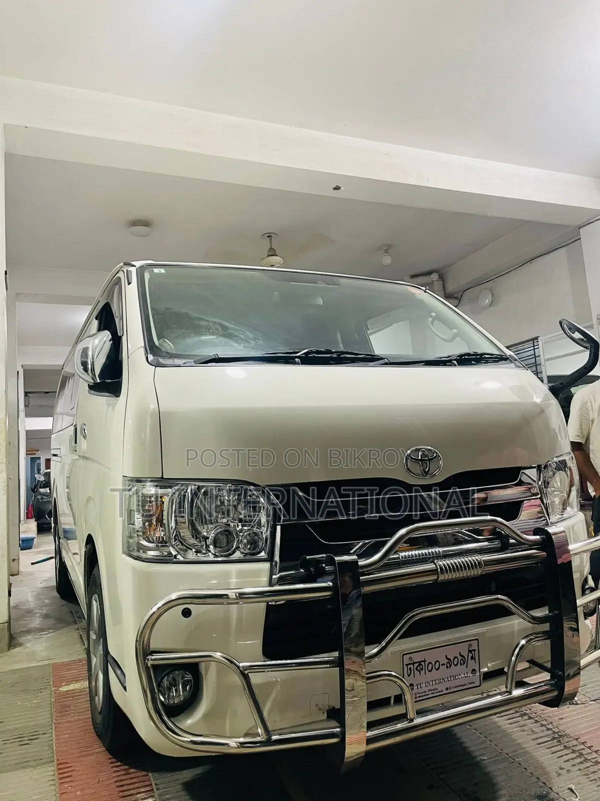 Toyota HiAce 2021 White