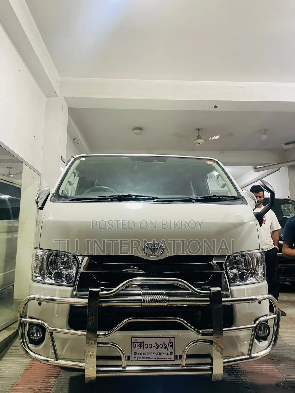 Toyota HiAce 2021 White