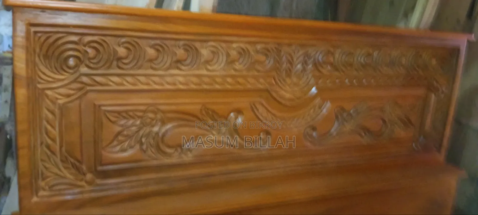 একটি বড় সেমি খাট