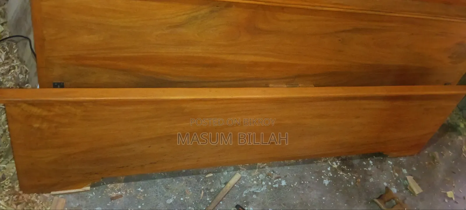 একটি বড় সেমি খাট