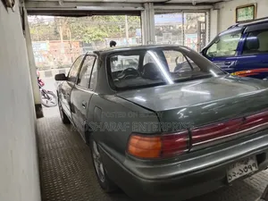 টয়োটা করোলা সেডান ১৯৯৪ গ্রে