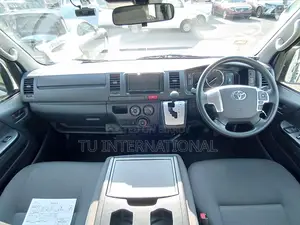 Toyota HiAce 2021 White