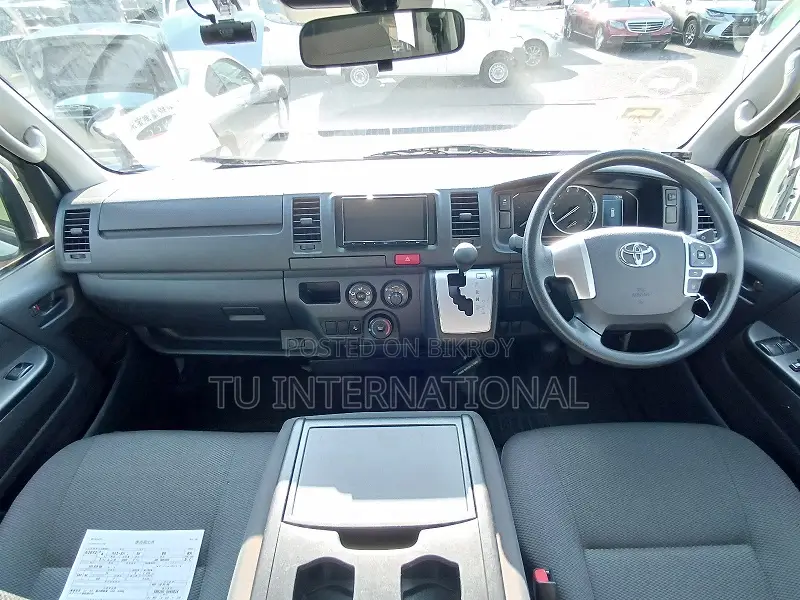 Toyota HiAce 2021 White