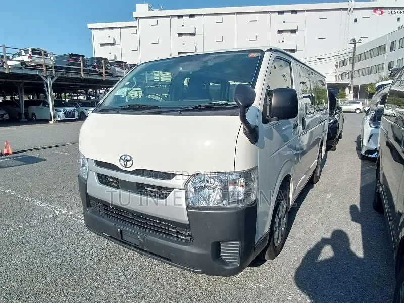 Toyota HiAce 2021 White