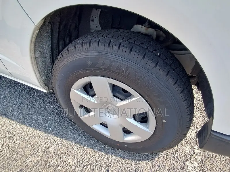 Toyota HiAce 2021 White