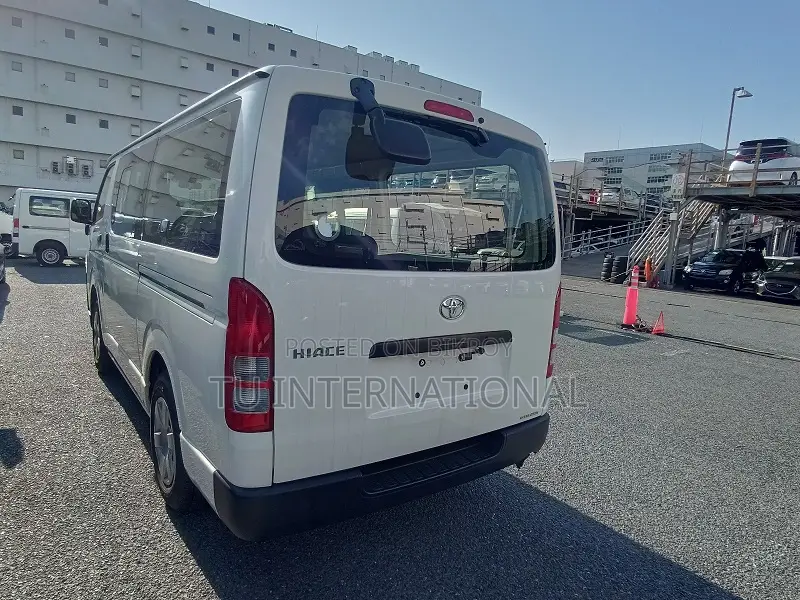 Toyota HiAce 2021 White