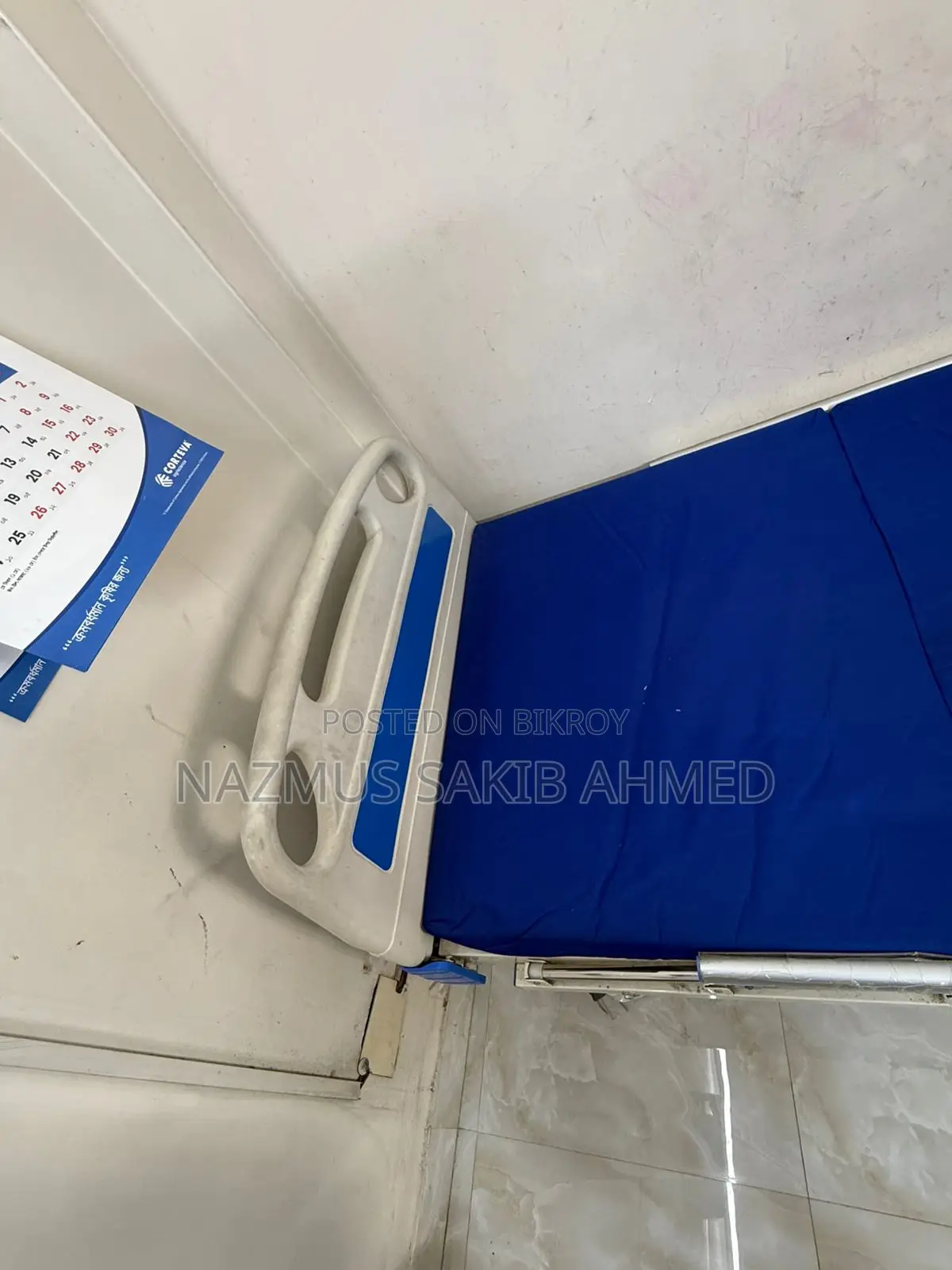 Manual 2-Function Hospital Bed With Mattress – Excellent Condition