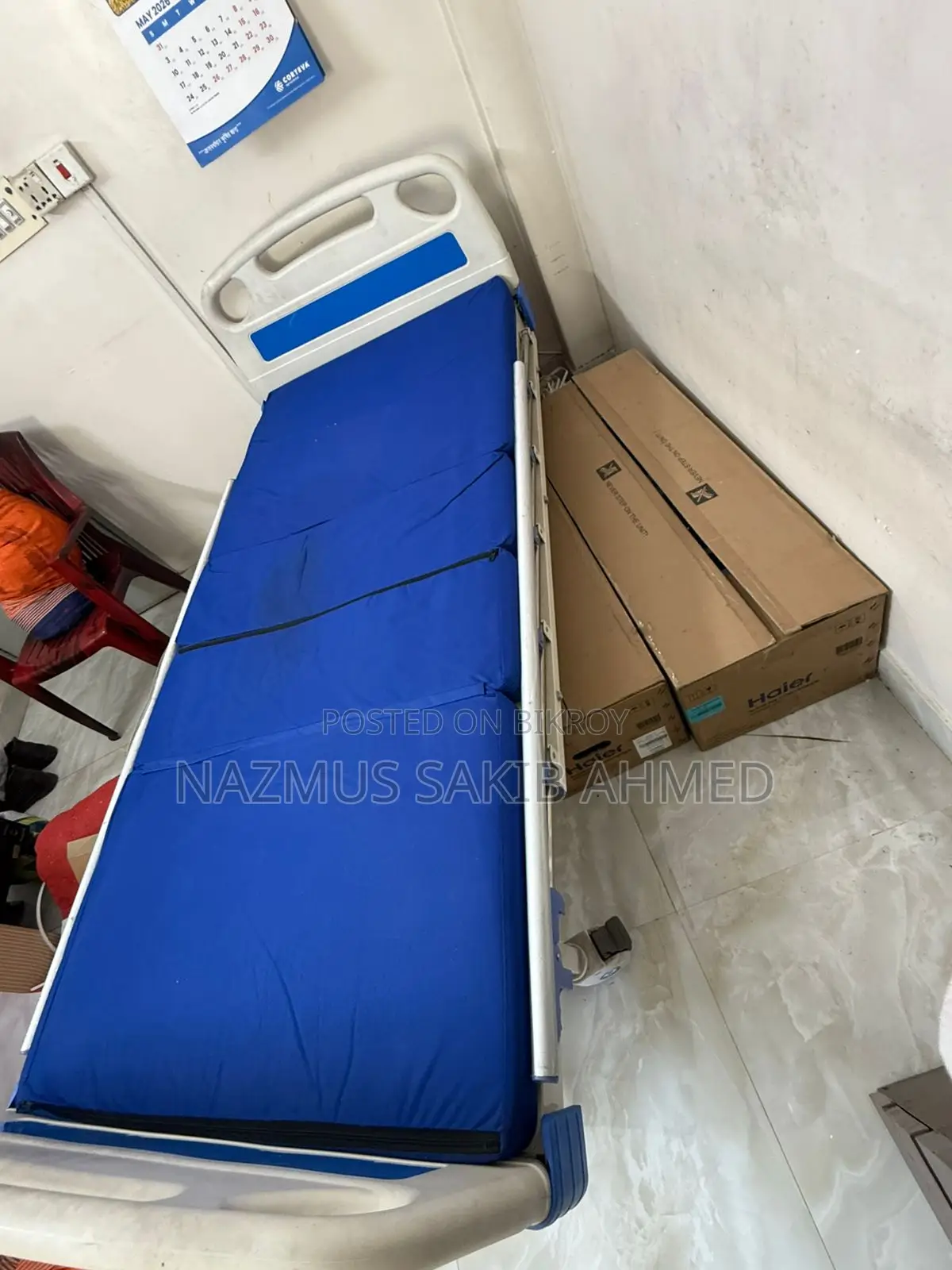 Manual 2-Function Hospital Bed With Mattress – Excellent Condition