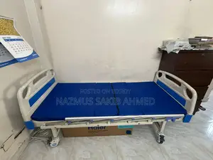 Manual 2-Function Hospital Bed With Mattress – Excellent Condition