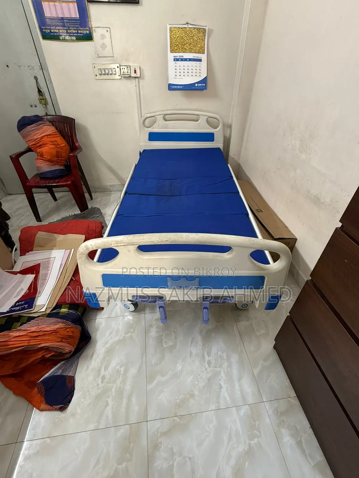 Manual 2-Function Hospital Bed With Mattress – Excellent Condition