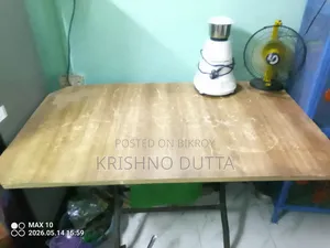ডাইনিং টেবিল