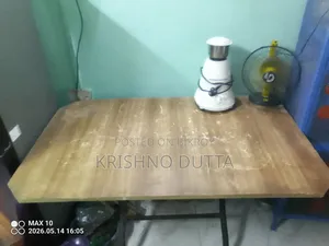 ডাইনিং টেবিল