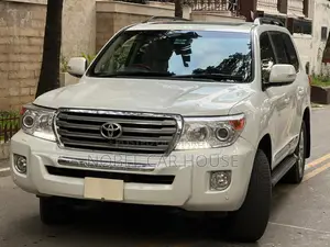 Toyota Land Cruiser 5.7 V8 2015 Pearl