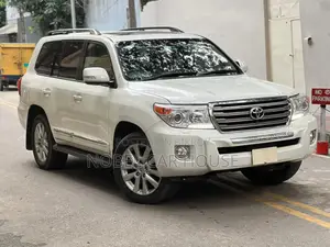 Toyota Land Cruiser 5.7 V8 2015 Pearl