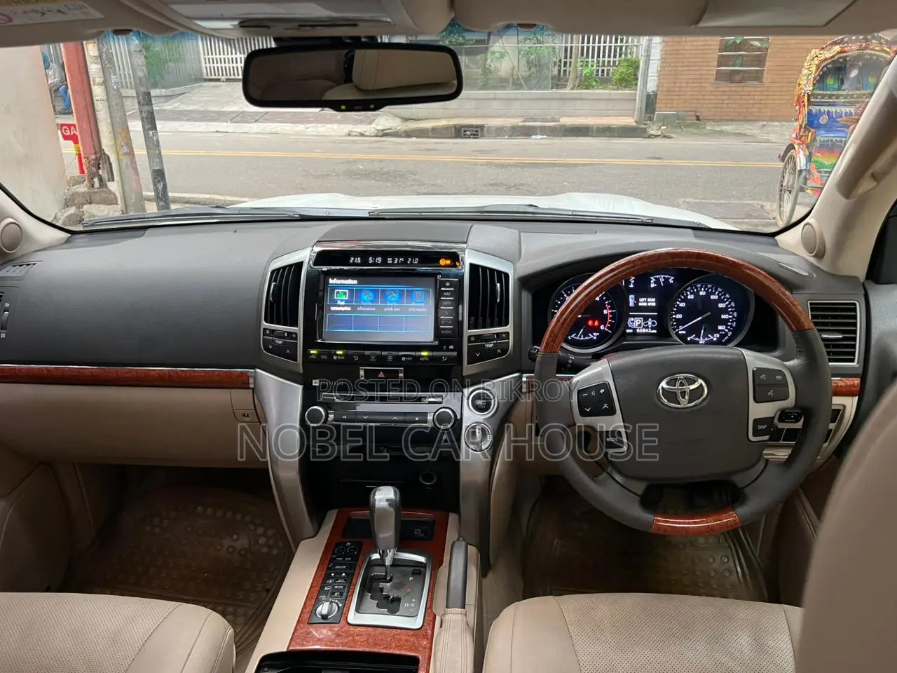 Toyota Land Cruiser 5.7 V8 2015 Pearl