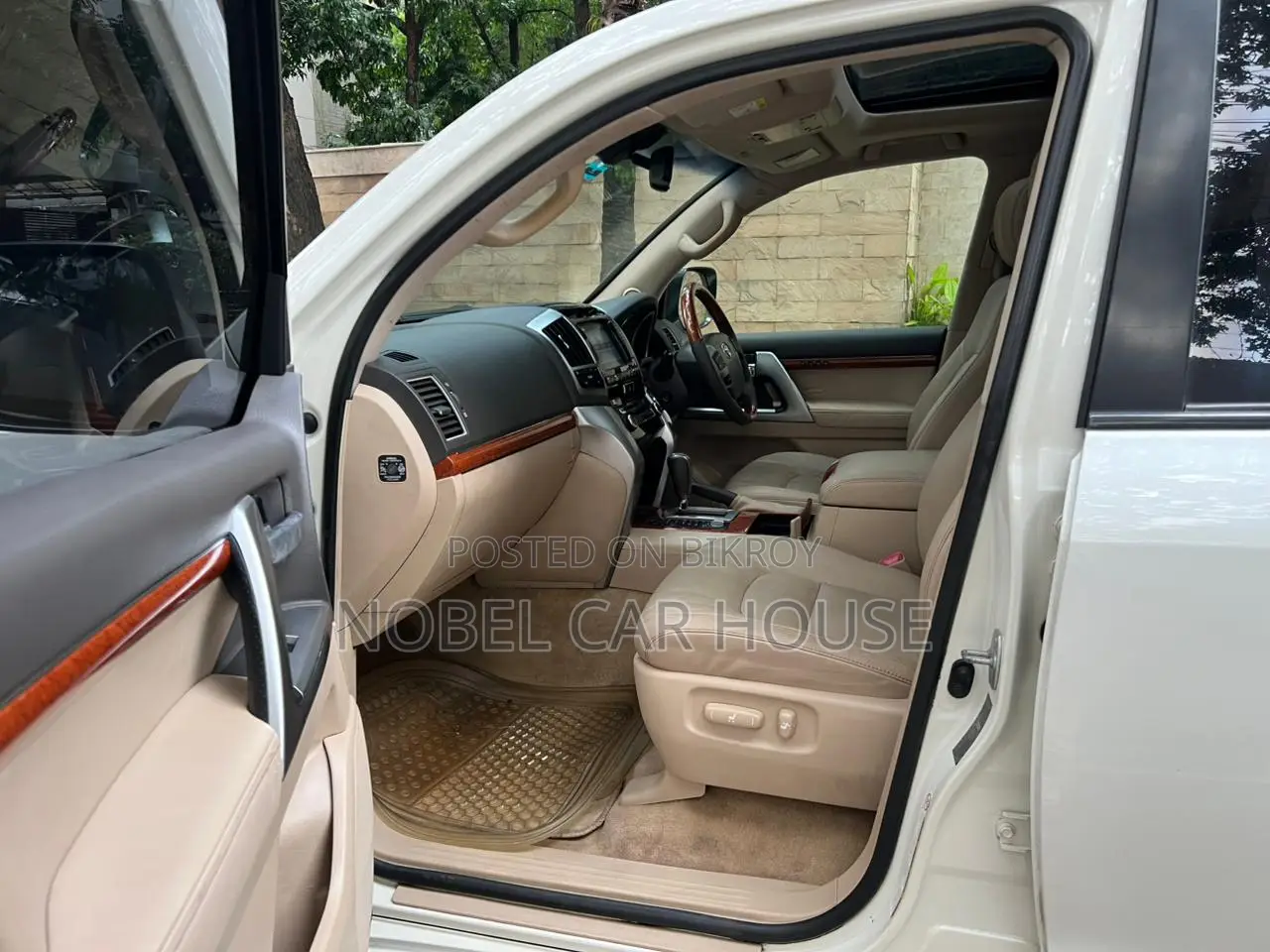 Toyota Land Cruiser 5.7 V8 2015 Pearl