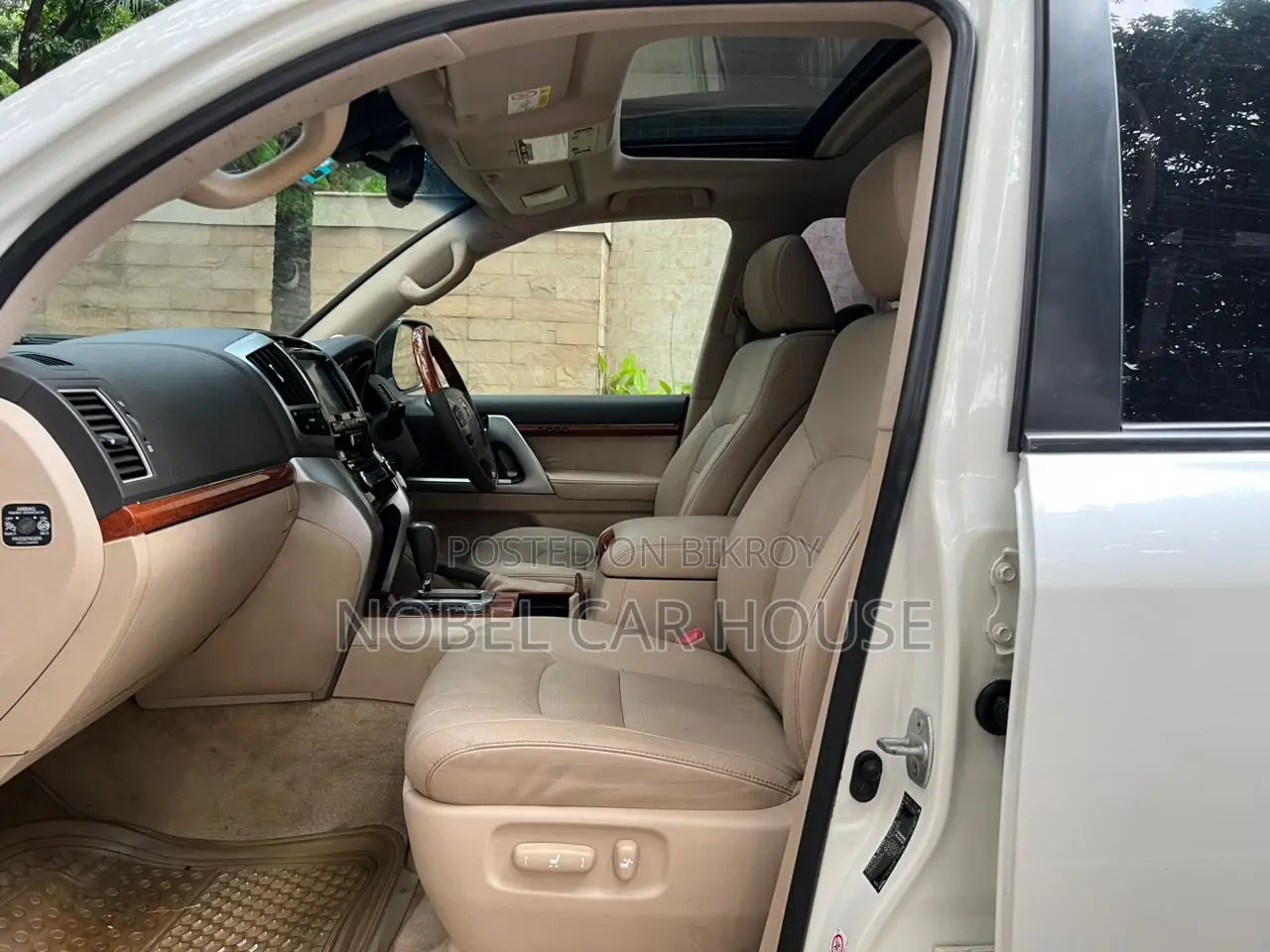 Toyota Land Cruiser 5.7 V8 2015 Pearl