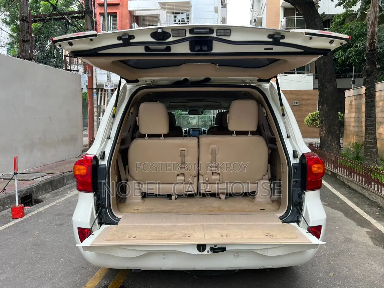 Toyota Land Cruiser 5.7 V8 2015 Pearl