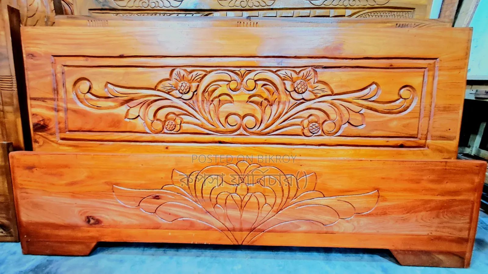 6/7 Feet Mahogany Wood Bed Offer