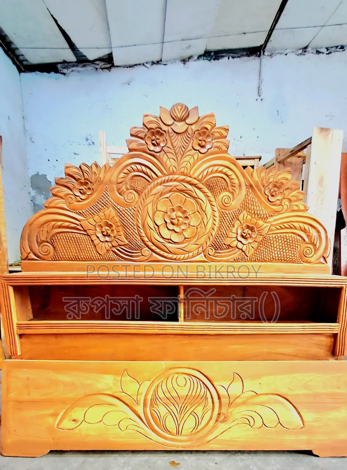6/7 Feet Mahogany Wood Bed Offer