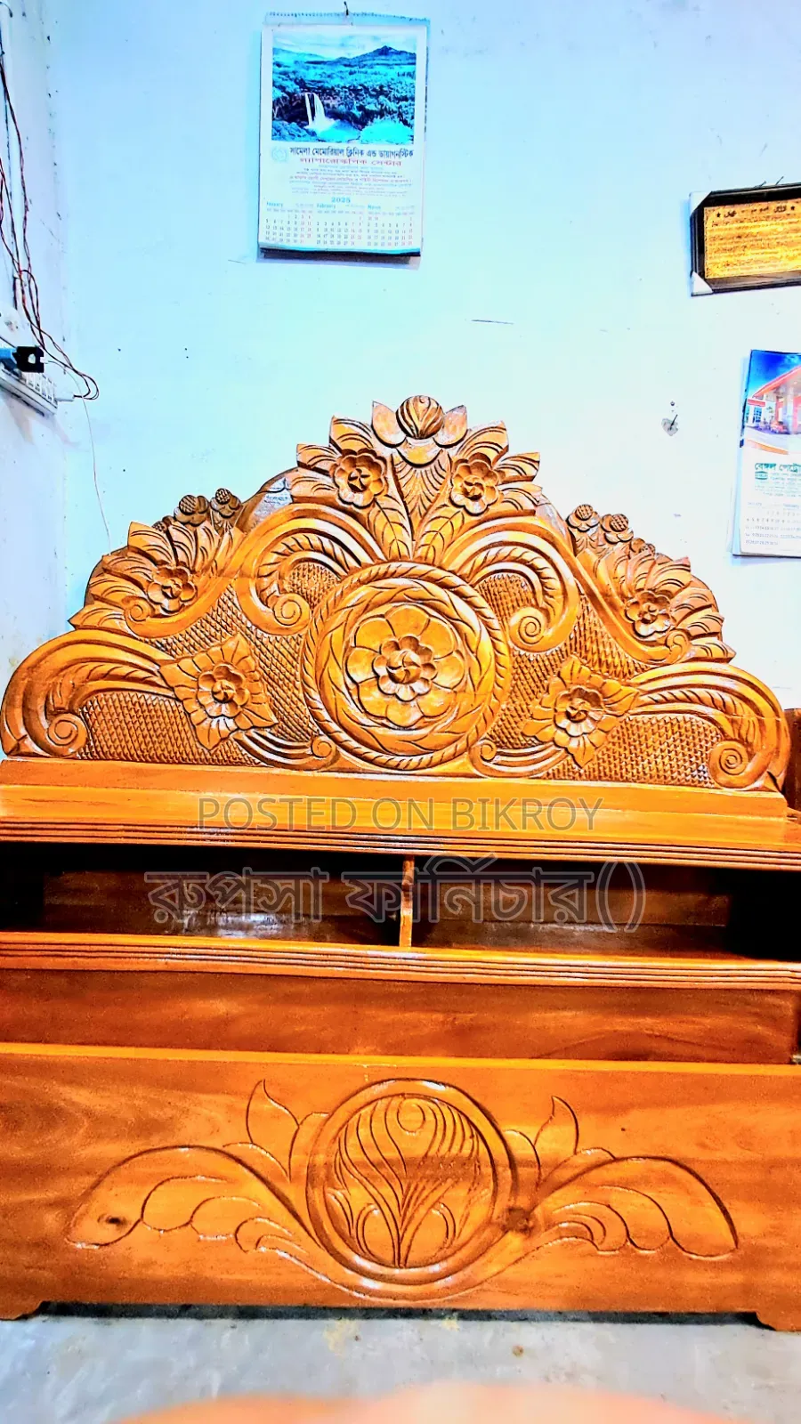 6/7 Feet Mahogany Wood Bed Offer