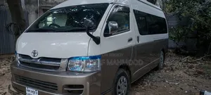 টয়োটা গ্র্যান্ড হাইএস ২০০৫