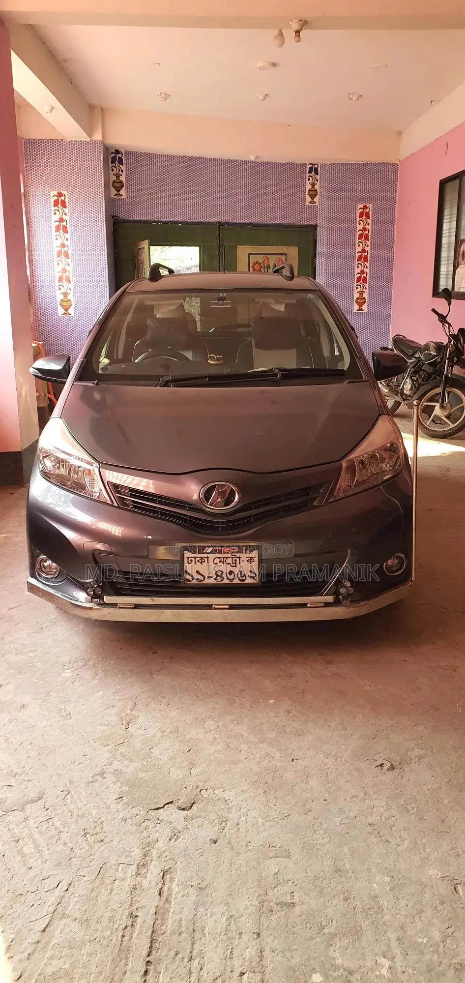 Toyota Vitz 2011 Gray