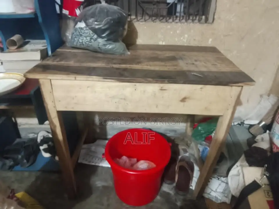 1 Tables 1 Single Bed