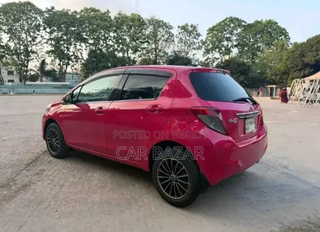 Toyota Vitz 1.3 FWD 5dr 2011 Pink