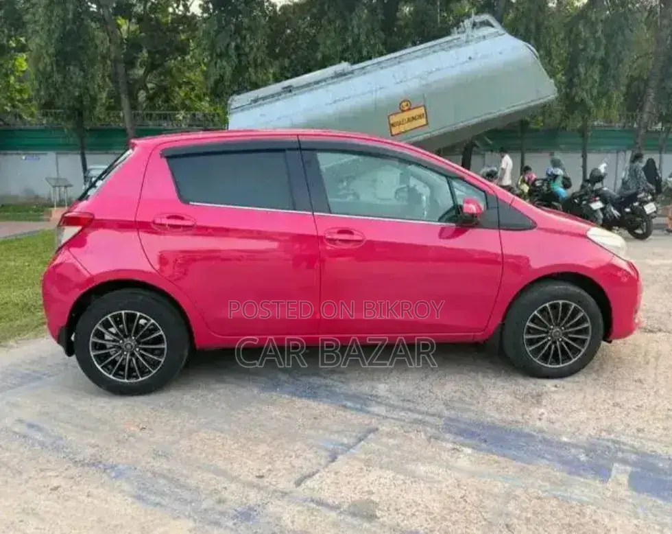 Toyota Vitz 1.3 FWD 5dr 2011 Pink