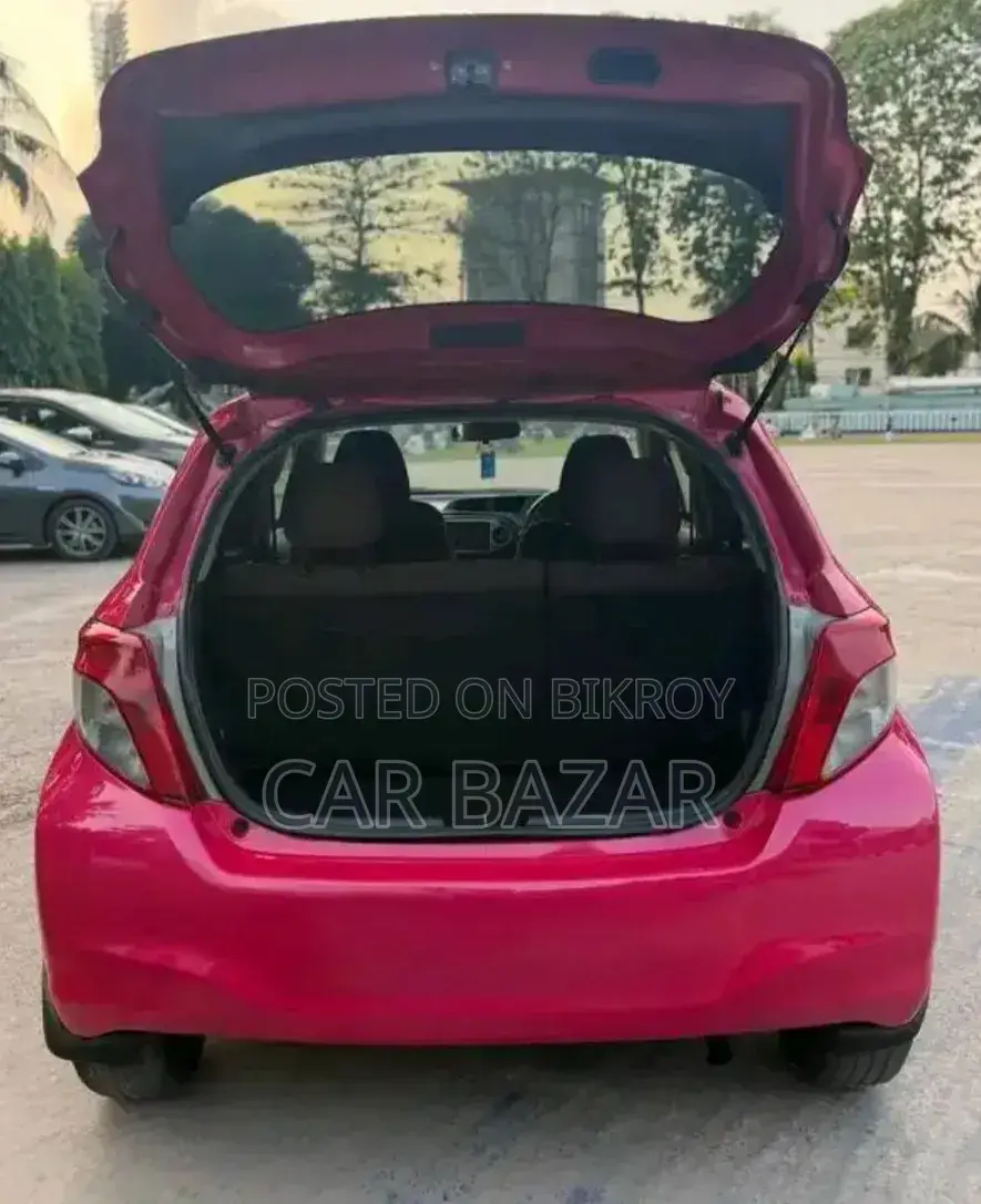 Toyota Vitz 1.3 FWD 5dr 2011 Pink