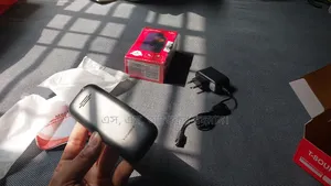 নতুন মোবাইল ফোন কালো