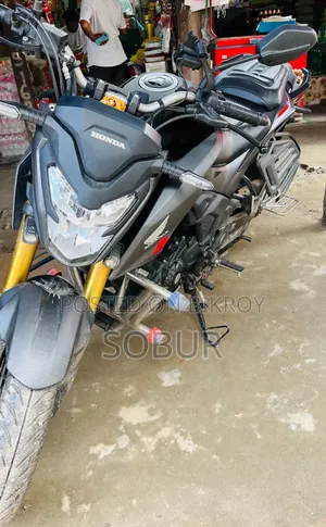 হোন্ডা হর্নেট ২০২৫ ব্ল্যাক