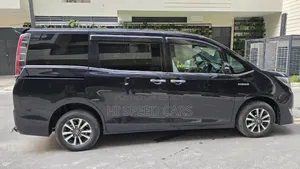 Toyota Esquire 2017 Black