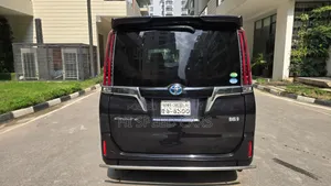 Toyota Esquire 2017 Black