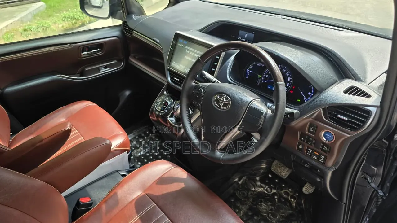 Toyota Esquire 2017 Black